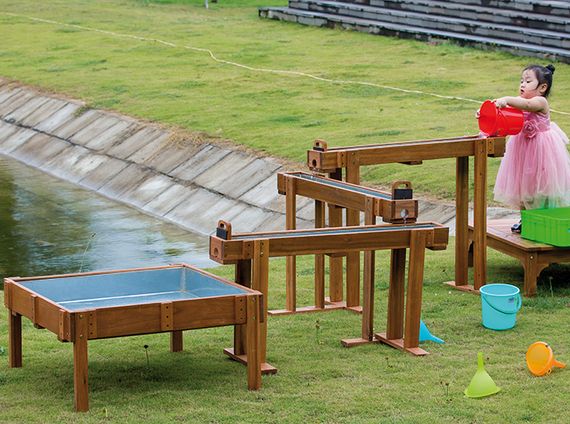Outdoor Wasserbahn mit Sandwassertisch
