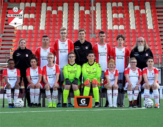 Teamfoto FC Emmen Bijzondere Eredivisie