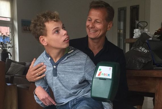 Vrijwilliger Ton van der Veer en zijn zoon Pim