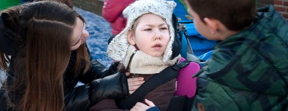 Drie kinderen spelen samen