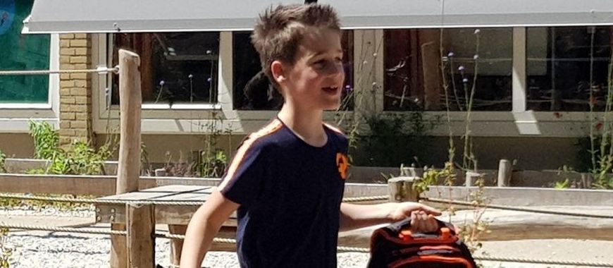 Jenson op weg naar school